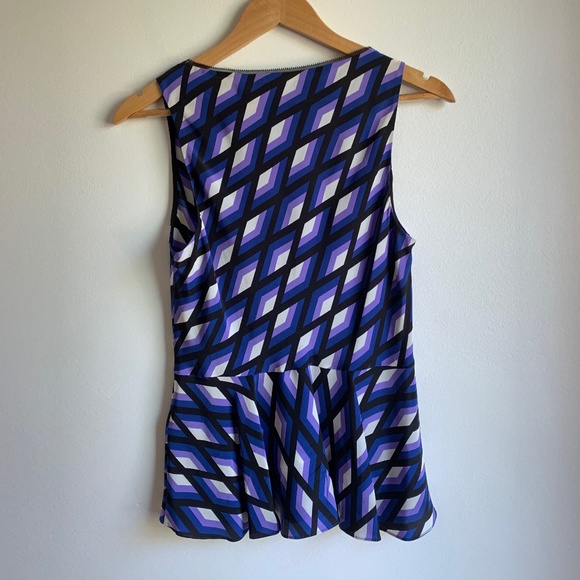 Diane Von Furstenberg SILK V-NECK SLEEVELESS TOP - Picture 3 of 3